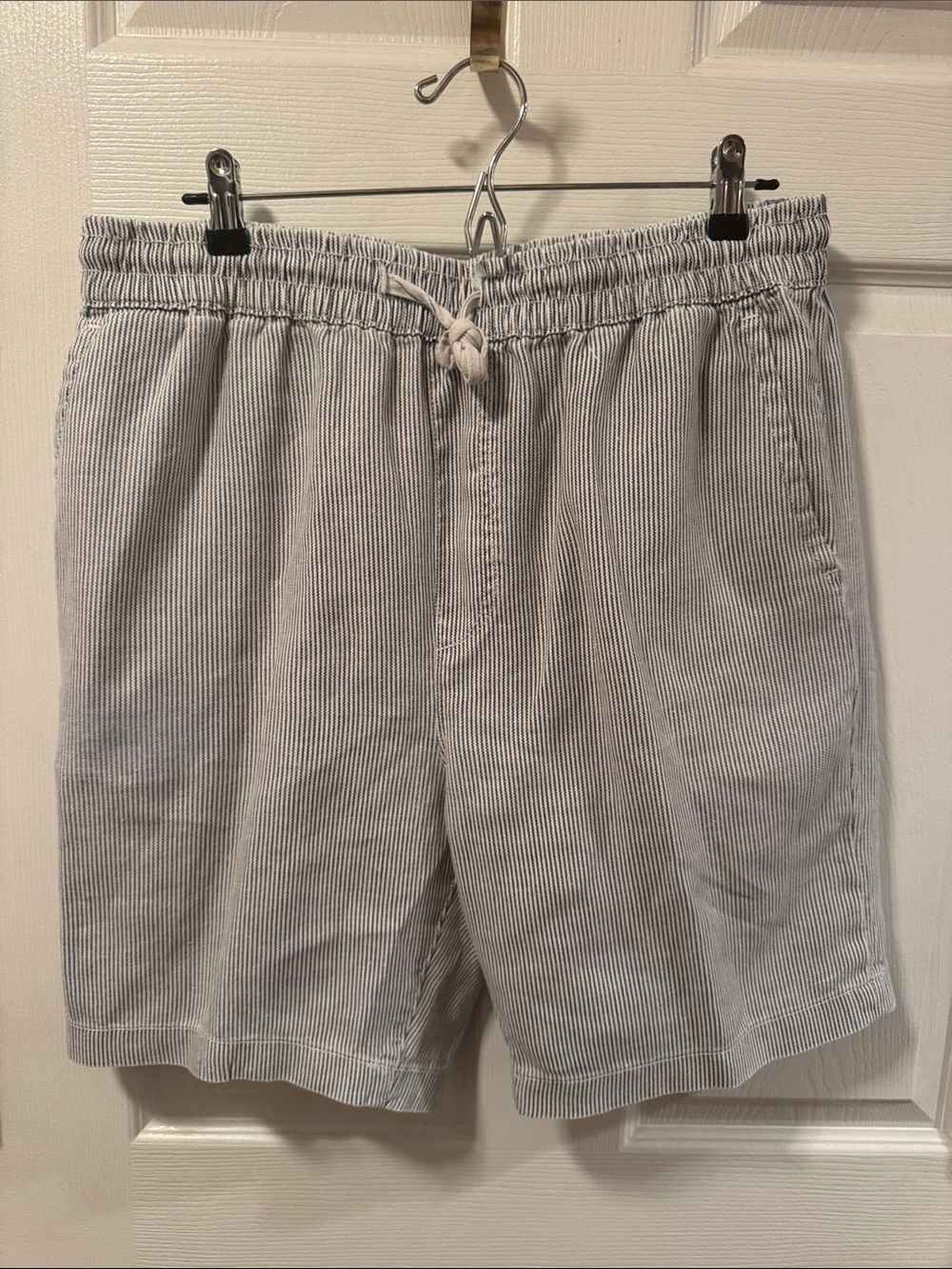Joe's Jeans Men's Light Blue Pinstripe Elastic-Waist Shorts